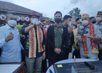 Sandiaga Uno : Bawa Pulang Buku Saku Dari Sekjend GenPI Lampung