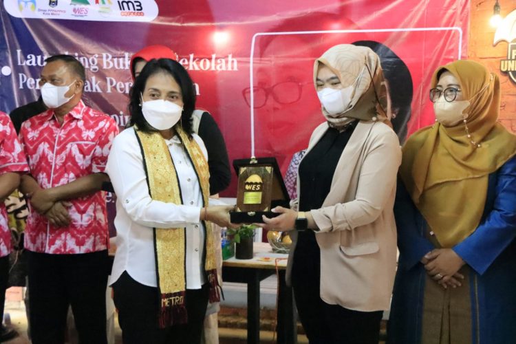 Menteri PPPA Bintang Puspayoga Kunjungi Pasar Kuliner Payungi Kota Metro