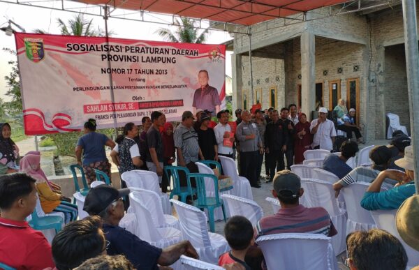 Anggota DPRD Lampung Sahlan Syukur Sampaikan Perda Nomor 7 tahun 2013 di Hadapan Warga Palas Lamsel