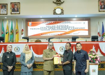 Sekdaprov Fahrizal Darminto Hadiri Rapat Paripurna DPRD Lampung Dalam Rangka Penyampaian Raperda Perubahan APBD Provinsi Lampung TA 2023