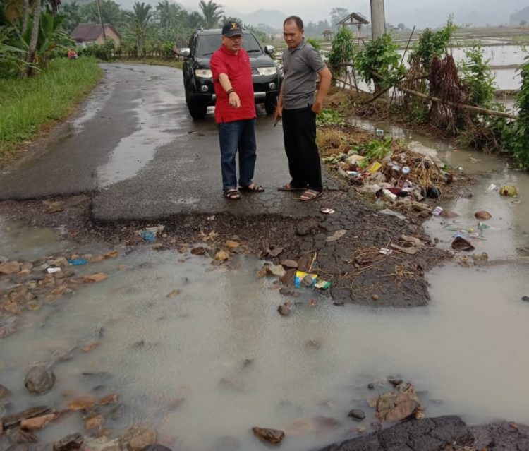 Anggota DPRD Lampung Watoni Tinjau Langsung Gorong-gorong Amblas di Marga Punduh Pesawaran